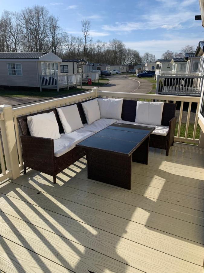 Beautiful 3 Bedroom Caravan With Hot Tub - Tattershall Lakes Exterior foto